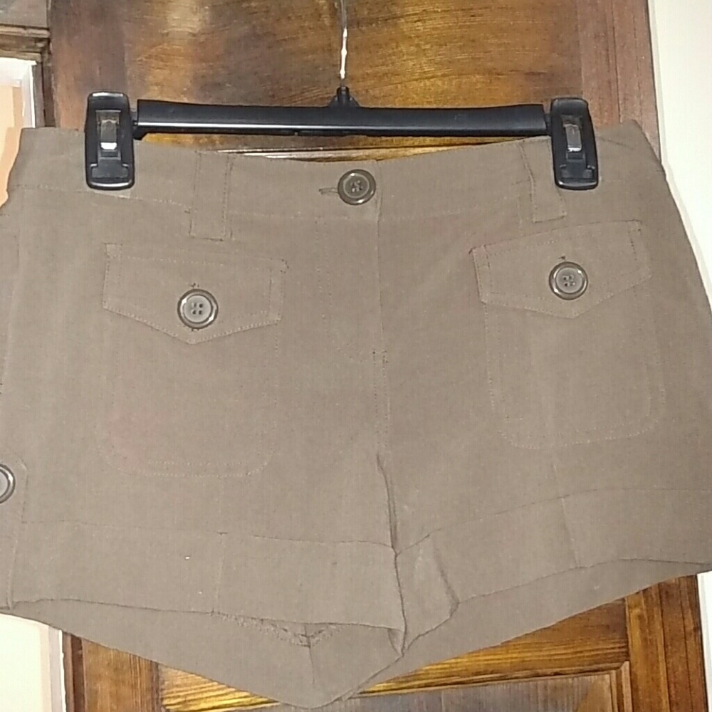 Brown cuffed shorts